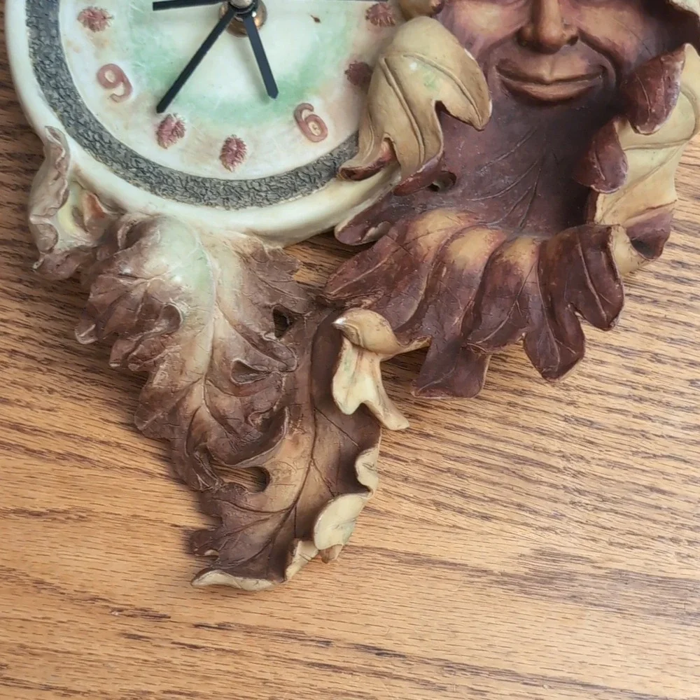 1997 Innovation Vancouver OakLeaf Face Collection Fall Decor Wall Clock